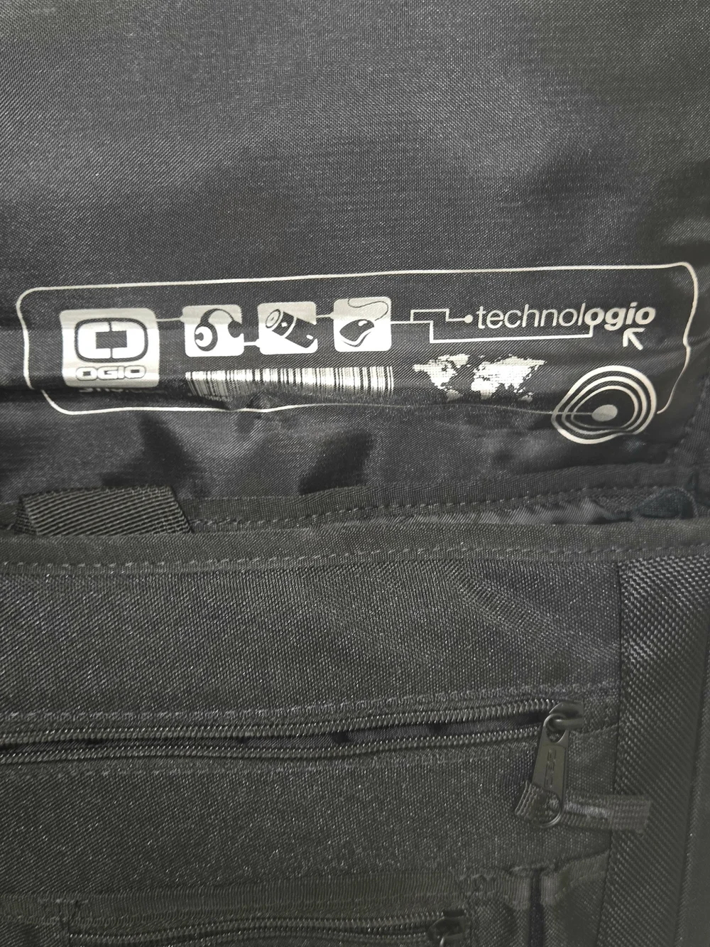 OGIO Vault Messenger Bag in Black with Pockets
